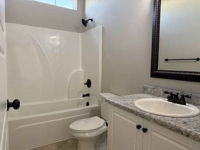 Building Photo - 600 Trellis Square