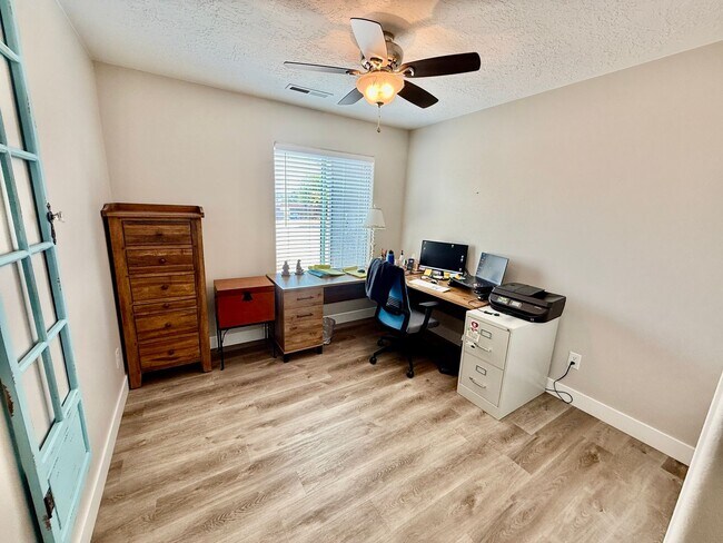 Building Photo - 389 E 500 S
