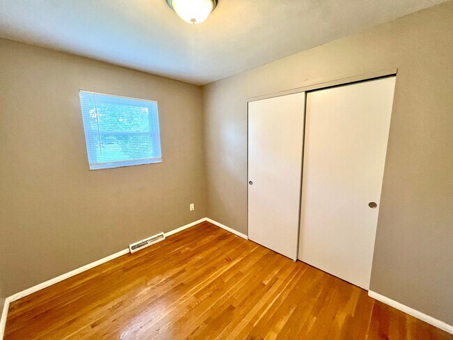 Building Photo - Charming 3 Bedroom Home in Florissant – Pr...