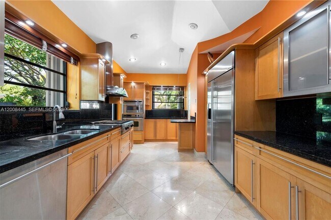 Building Photo - 540 S Shore Dr