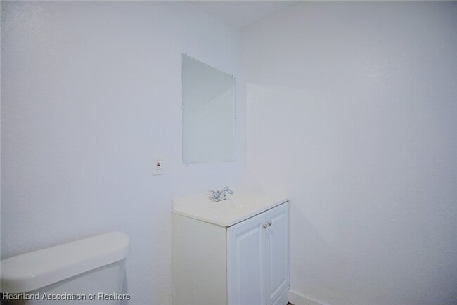 Building Photo - 915 S Waldron Ave