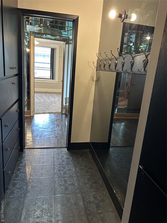 Building Photo - 125 W Hoffman Ave