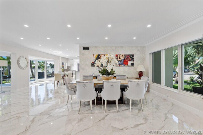 Building Photo - 207 Royal Palm Dr