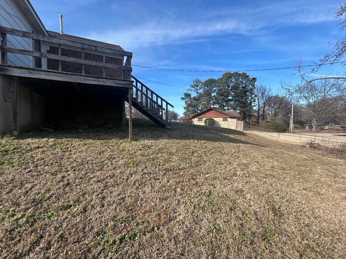 Building Photo - 2387 Rosehaven Ave