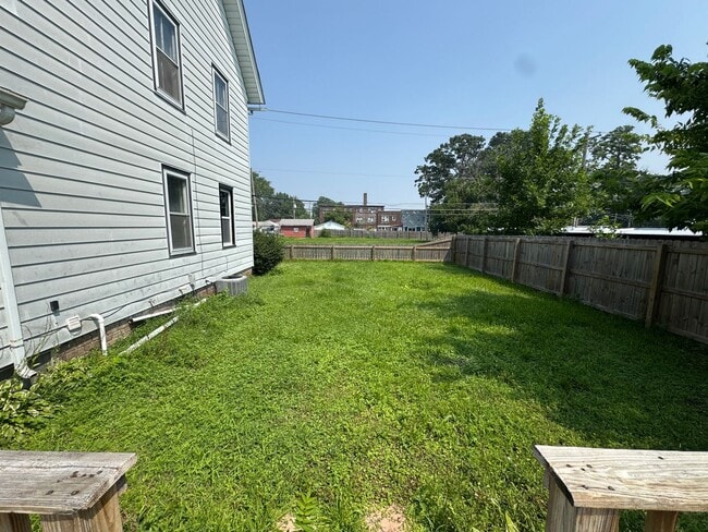 Building Photo - 3 Bed, 1.5 Bath Home with Huge Yard, Deck ...