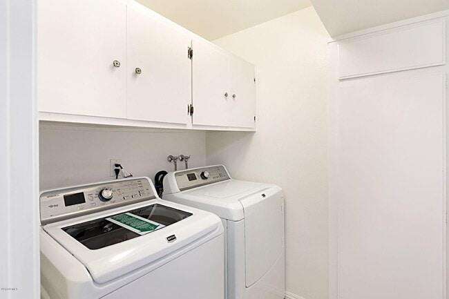 Building Photo - 595 Racquet Club Ln