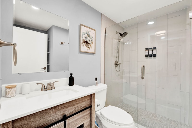 Building Photo - 6 Roanoke Ln