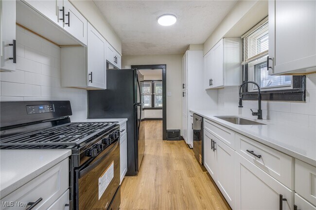 Building Photo - 849 Glenn St