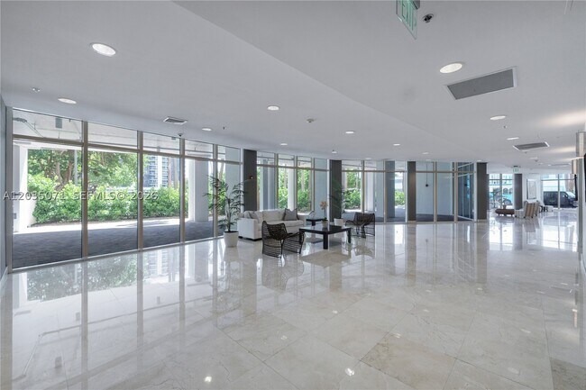 Building Photo - 6515 Collins Ave