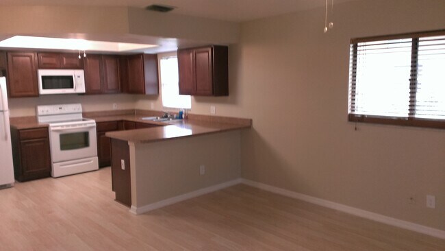 Building Photo - 618 SE 46th Ter