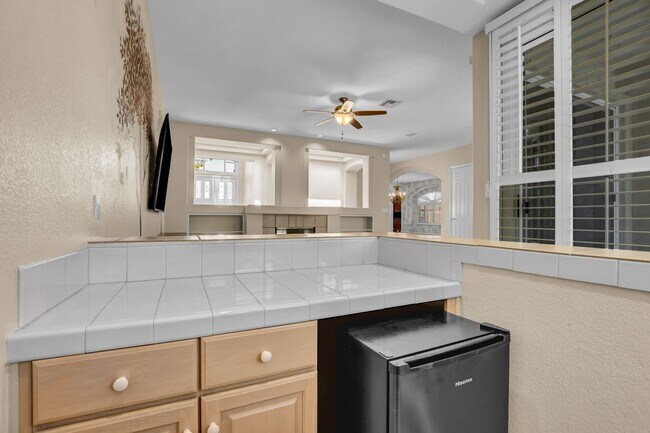 Building Photo - Single Story in Country Club Hills!