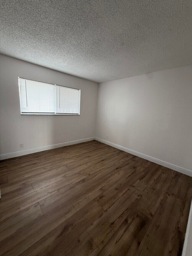 Building Photo - 8720 N Sherman Cir