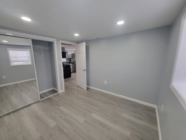 Building Photo - 2BR/1BA Fully Remodeled