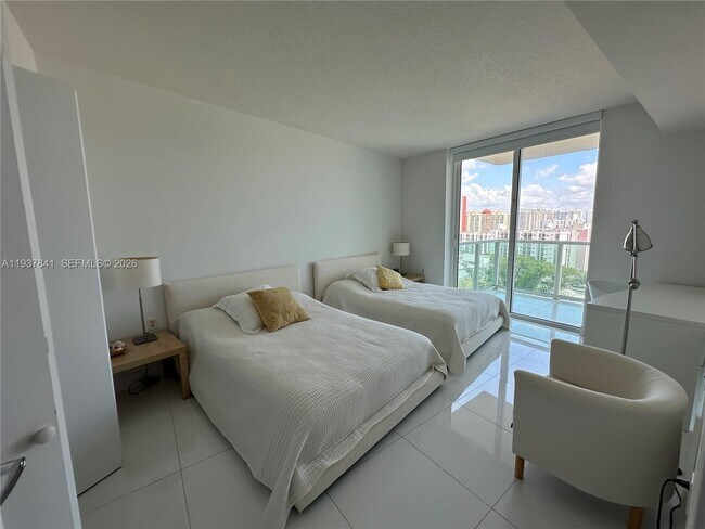 Building Photo - 150 Sunny Isles Blvd