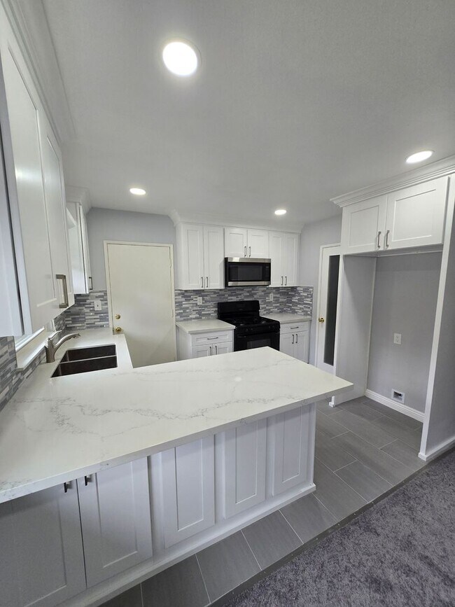 Building Photo - 3634 Kalsman Dr