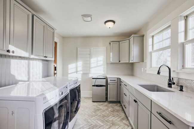 Building Photo - Exceptional 3 Bedroom Home with office & detached flex space