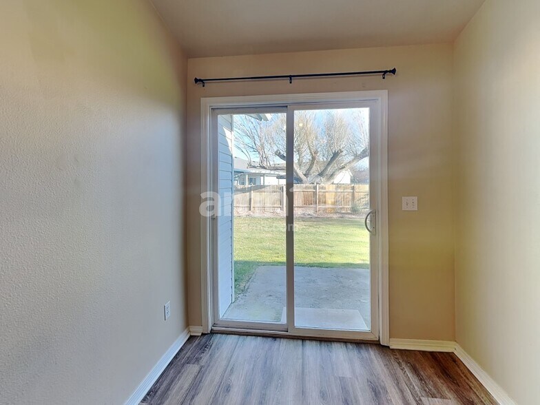 Building Photo - 12556 W Lewisburg Dr