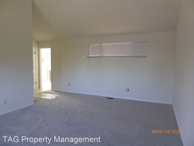 Building Photo - 4 br, 2.5 bath House - 5590 Highland Dr