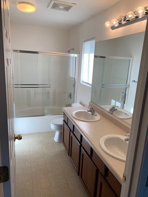 Building Photo - Beautiful 3 Bedroom 2 Bath Available Now!