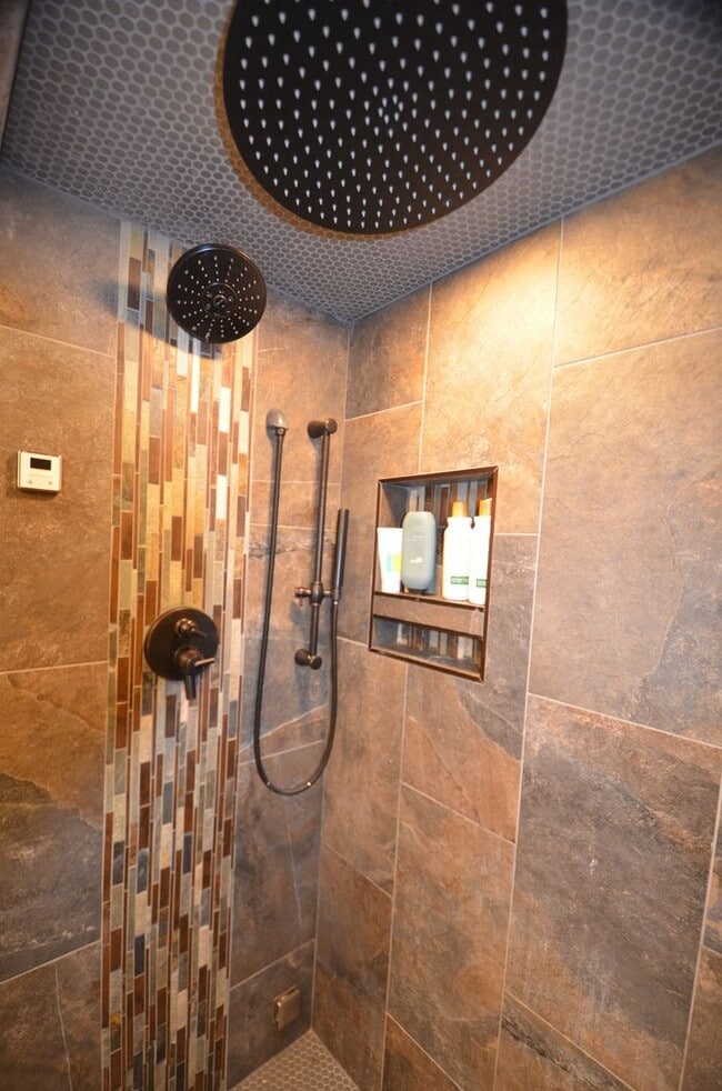 Building Photo - Dogs negotiable! Gondola and Main Street steps from your front door! Steam Shower!