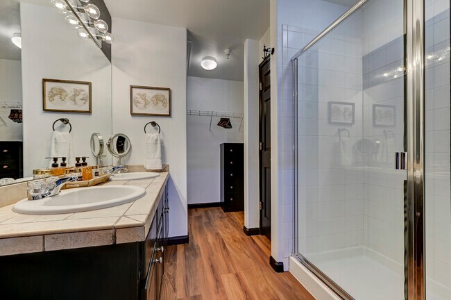 Building Photo - 313 E Las Animas St