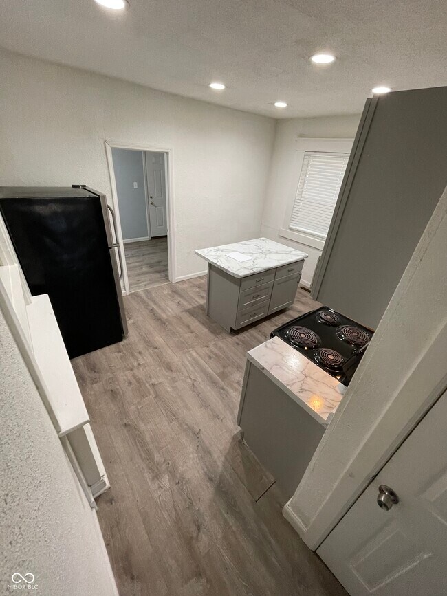 Building Photo - 12 N Randolph St