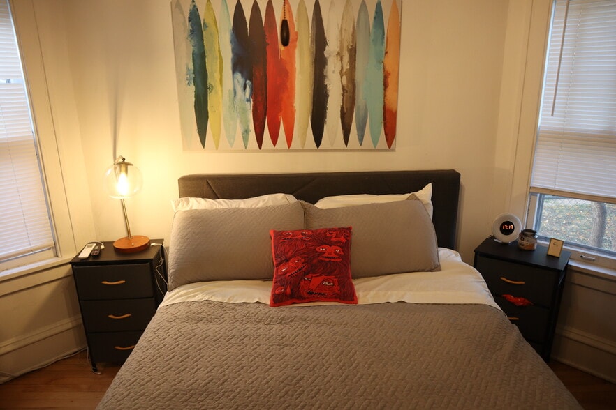 Building Photo - 618 Adams Street NE