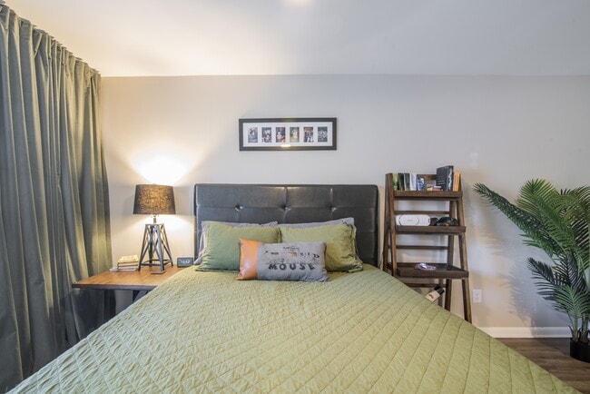 Building Photo - 4605 Coronado Dr