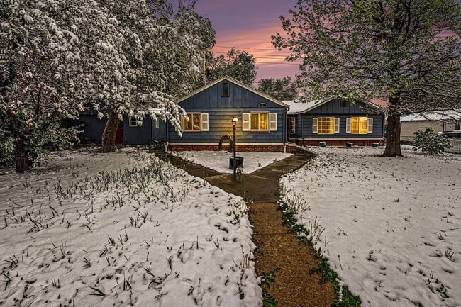 Building Photo - Charming 3-Bedroom Home with Garage & Fenced Yard – Great Location