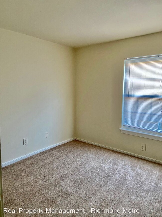 Building Photo - 301 Newcastle Dr