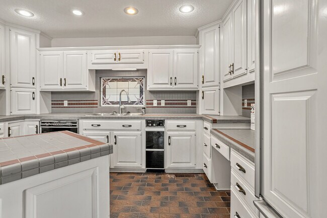 Building Photo - 274 Elkins Rd