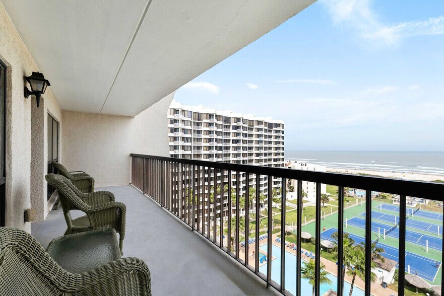 Building Photo - 404 Padre Blvd