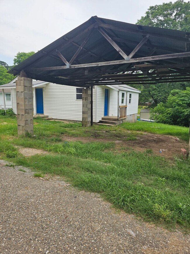Building Photo - Home in Benton