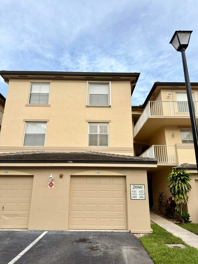 Building Photo - 2080 Greenview Shores Blvd
