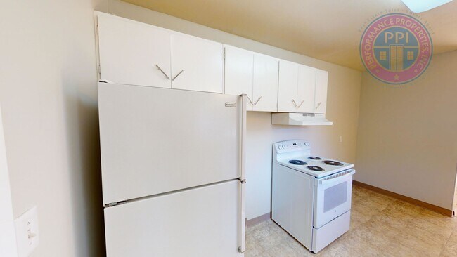 Building Photo - Great Locaton, Small Pet Negotiable w/ Pet Rent
