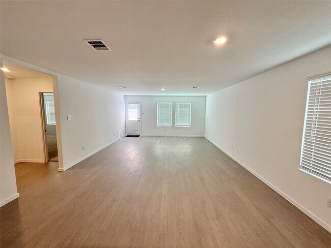Building Photo - 31506 Pianella Ln