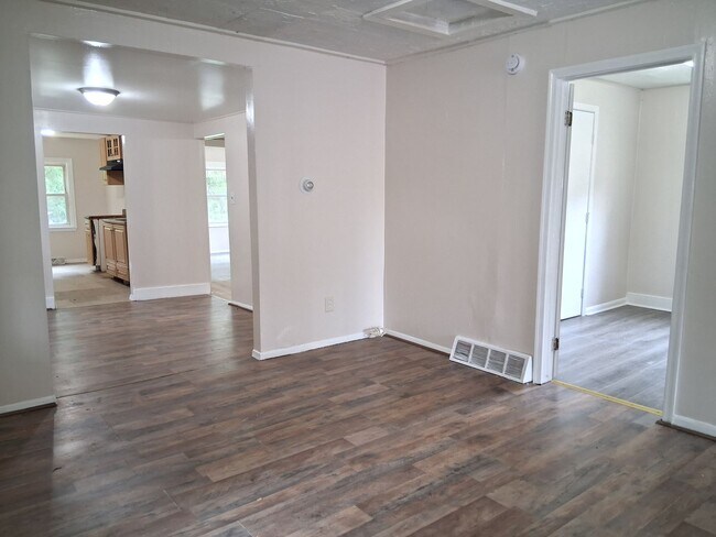 Building Photo - Lovely 3 Bedroom House FOR RENT in Fairfield Twp $1600