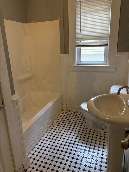 Building Photo - 50 Woodbridge Ave