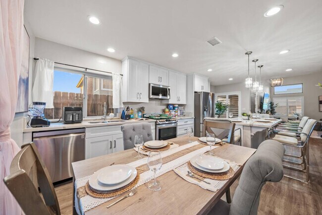 Building Photo - 13075 Old West Ave