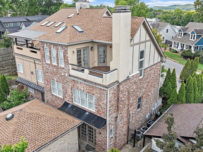 Building Photo - Perfect Brownstone in Sylvan Park near West End