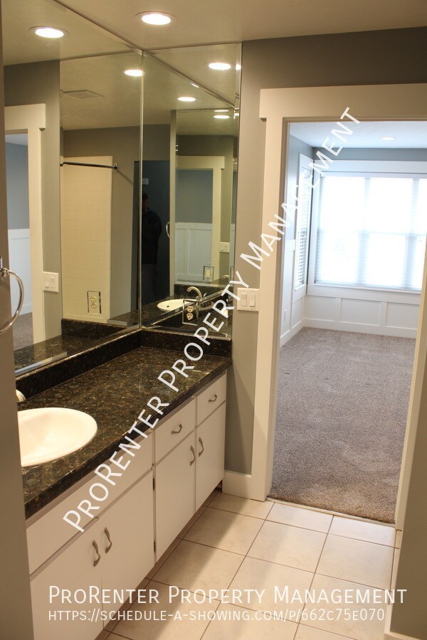 Building Photo - 8130 Deer Run Way