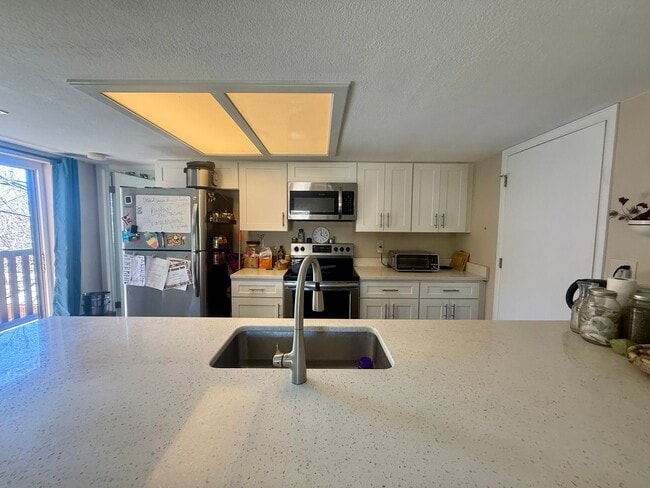 Building Photo - Spacious, Sunlit 3BR / 2 BA Condo just steps away from Standley Lake!