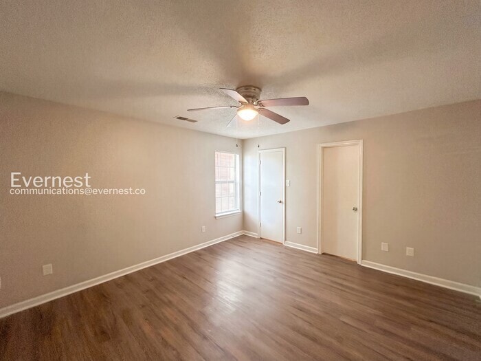 Building Photo - 6832 Maury Dr