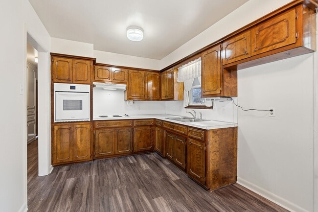 Building Photo - 1606 Savannah Dr