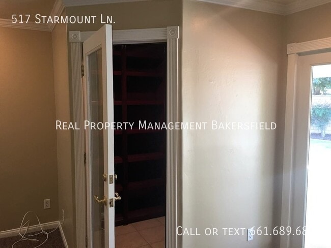 Building Photo - 517 Starmount Ln