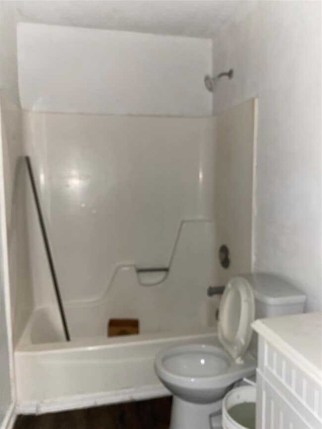 Building Photo - 5122 Kent Dr