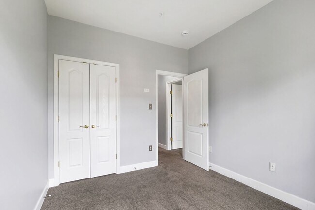 Building Photo - 3 BEDROOM, 4 BATHROOM TOWNHOME AVAILABLE MARCH 1STNOW AT SUMMERFIELD RESIDENCES AT VICTORY PROMEN...