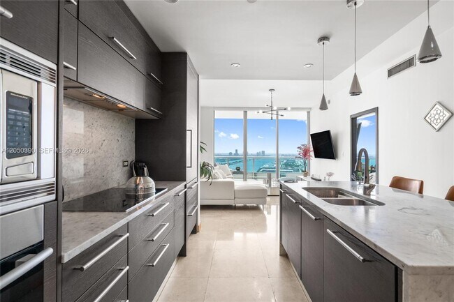 Building Photo - 900 Biscayne Blvd