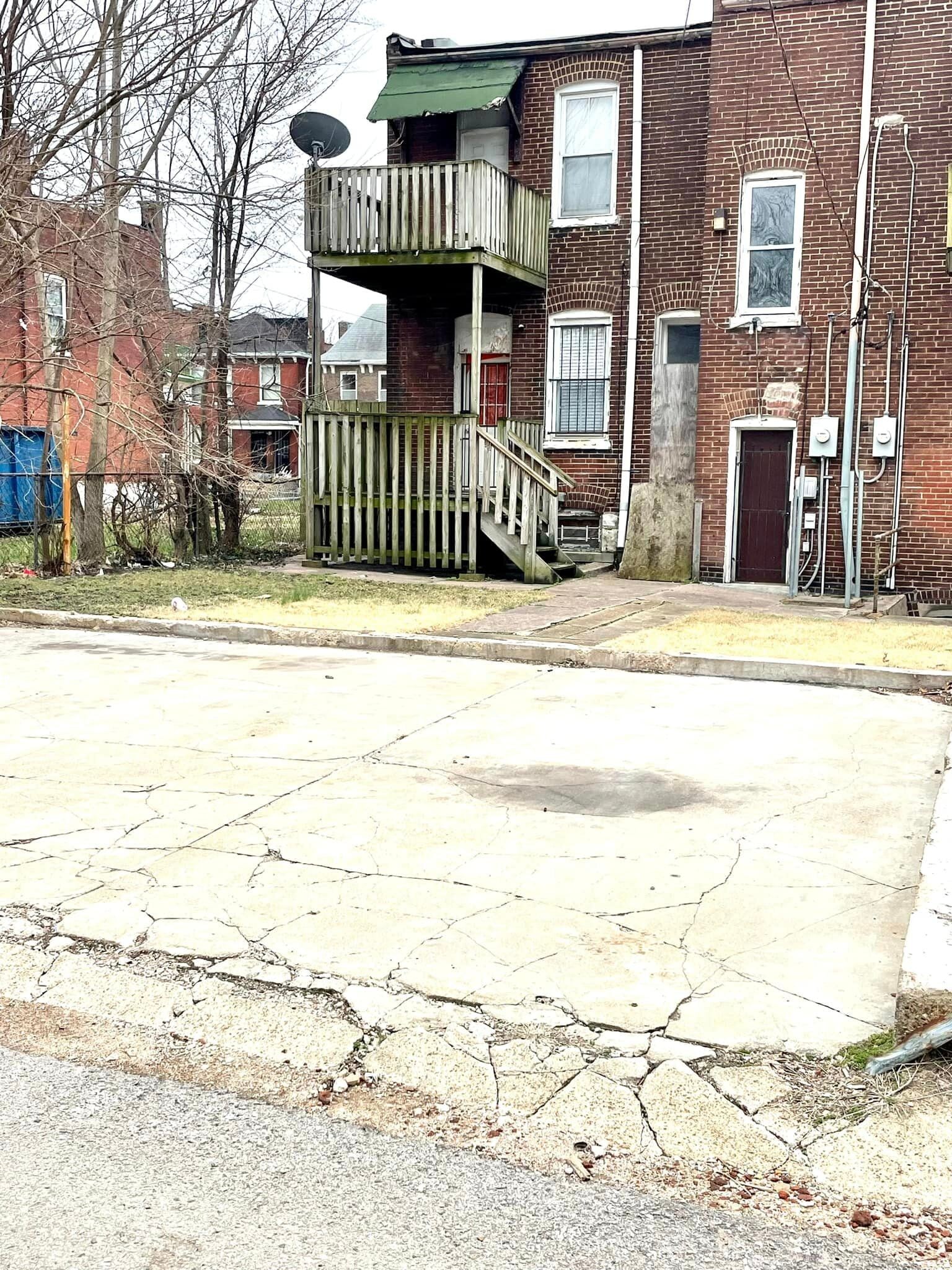 Off Street Parking - 3867 Ashland Ave