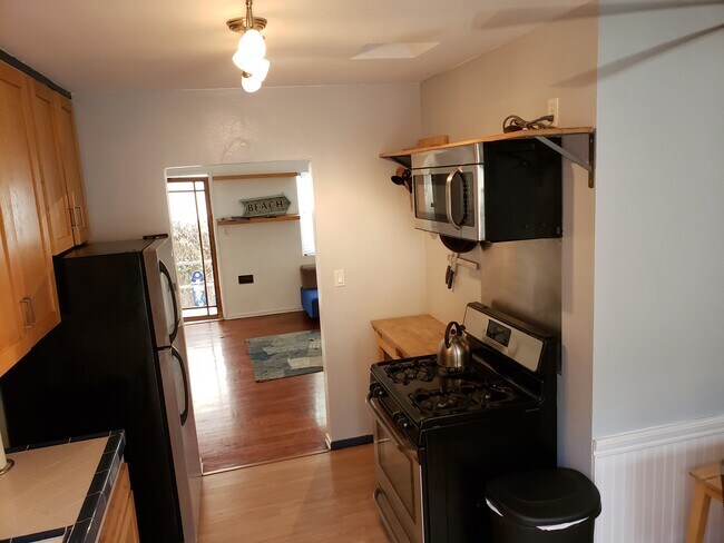 Building Photo - 707 Vernon Ave